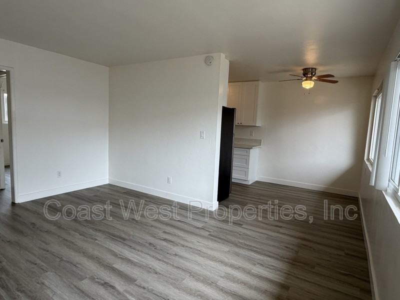 1057 1/2 Missouri St - Photo 2 of 11
