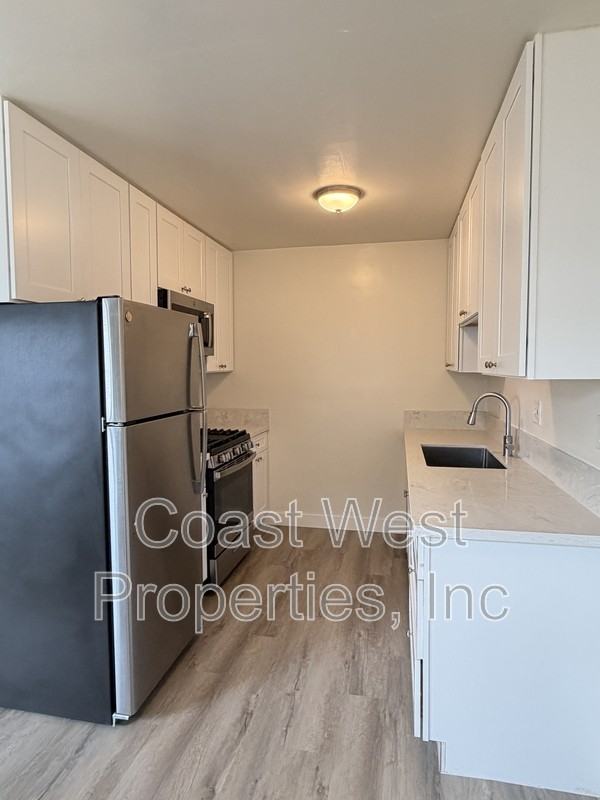 1057 1/2 Missouri St - Photo 3 of 11