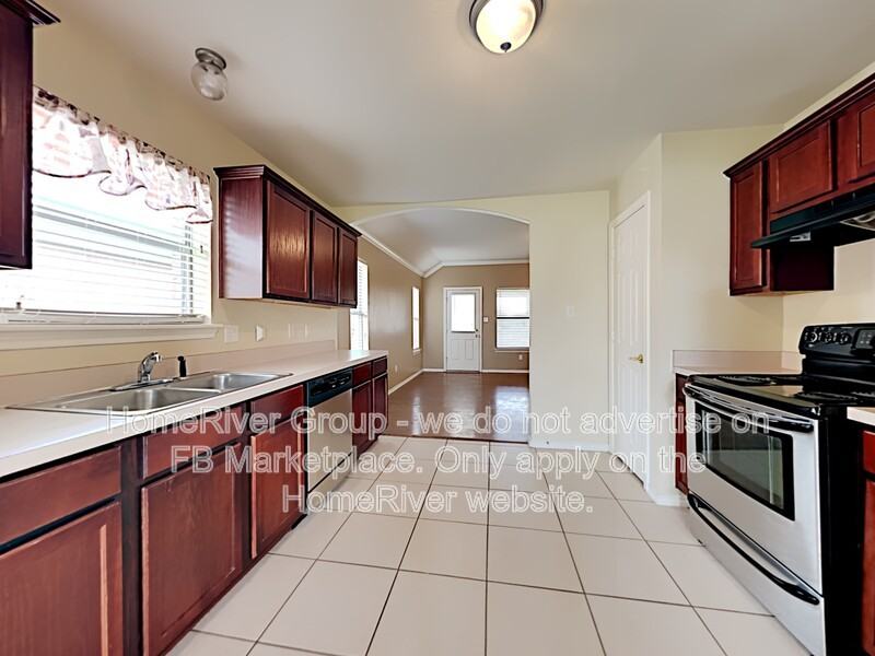 112 Magnolia St - Photo 4 of 26