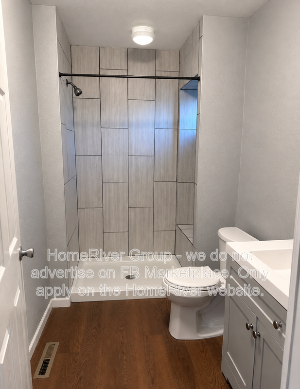 4106 Ne 45th Ter #B - Photo 4 of 8