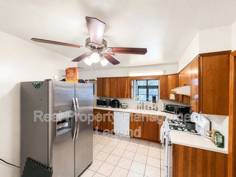 409 La Salle Dr - Photo 3 of 21