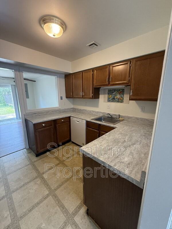 913 Ewell Rd - Photo 3 of 19