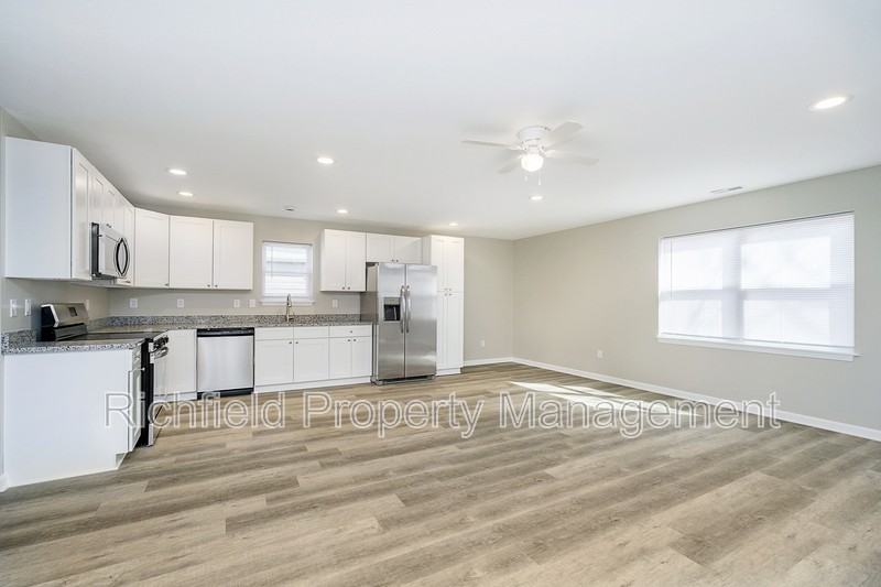 420 S Hamilton Ave - Photo 4 of 35