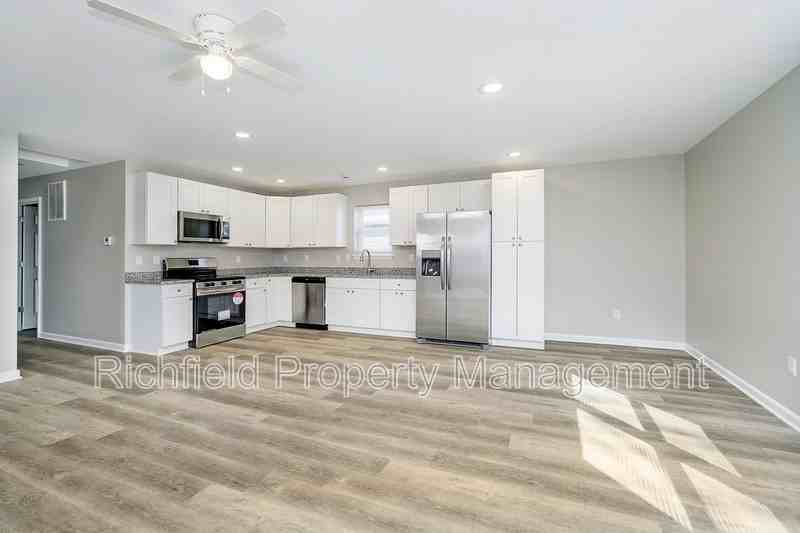420 S Hamilton Ave - Photo 5 of 35