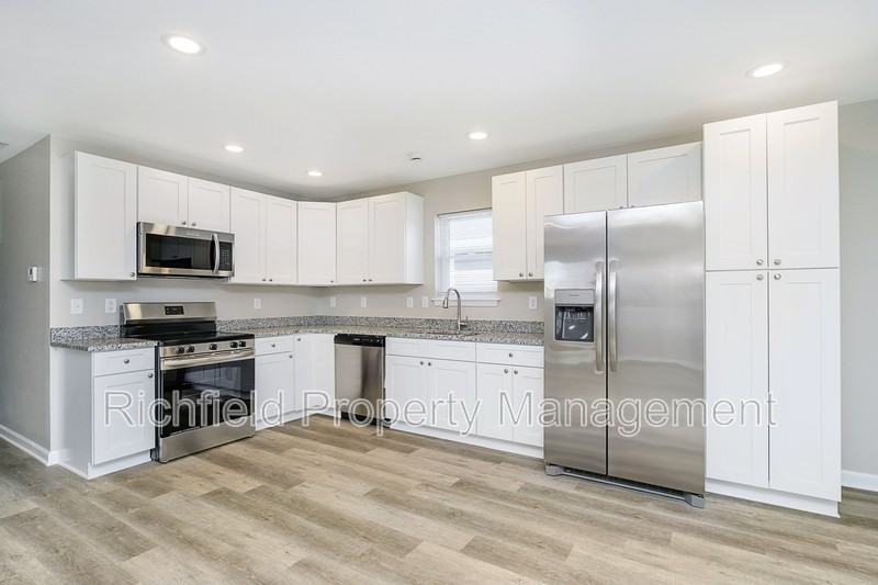 420 S Hamilton Ave - Photo 6 of 35