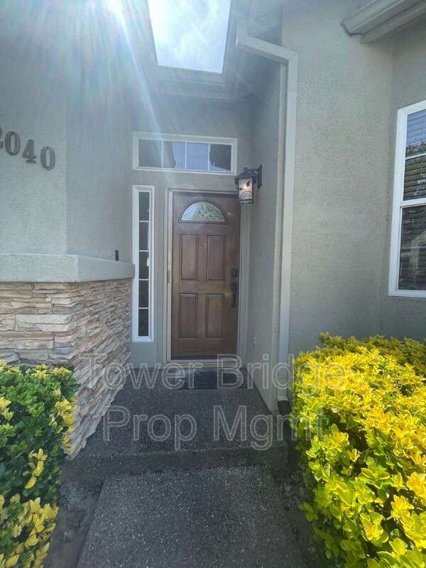 12040 Gold Pointe Ln - Photo 3 of 36