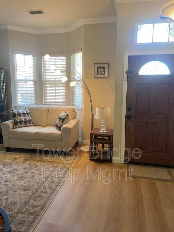12040 Gold Pointe Ln - Photo 4 of 36