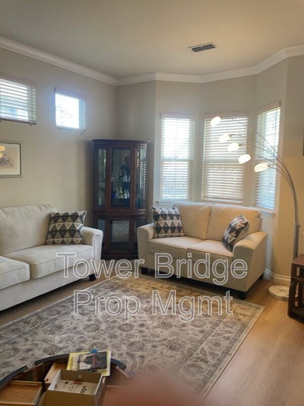 12040 Gold Pointe Ln - Photo 5 of 36