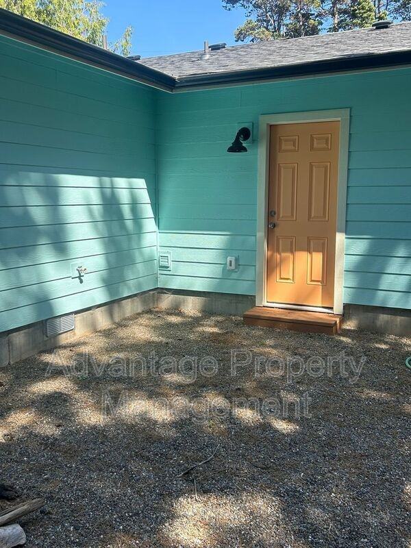 3605 Sea Mist Ave - Photo 5 of 16