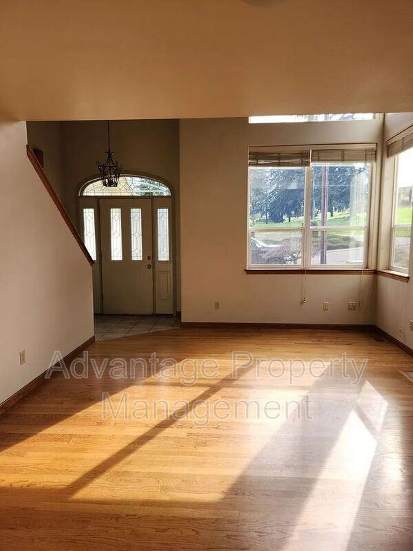 494 Nandina St - Photo 3 of 12