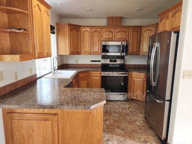 494 Nandina St - Photo 4 of 12