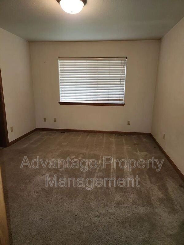 494 Nandina St - Photo 6 of 12
