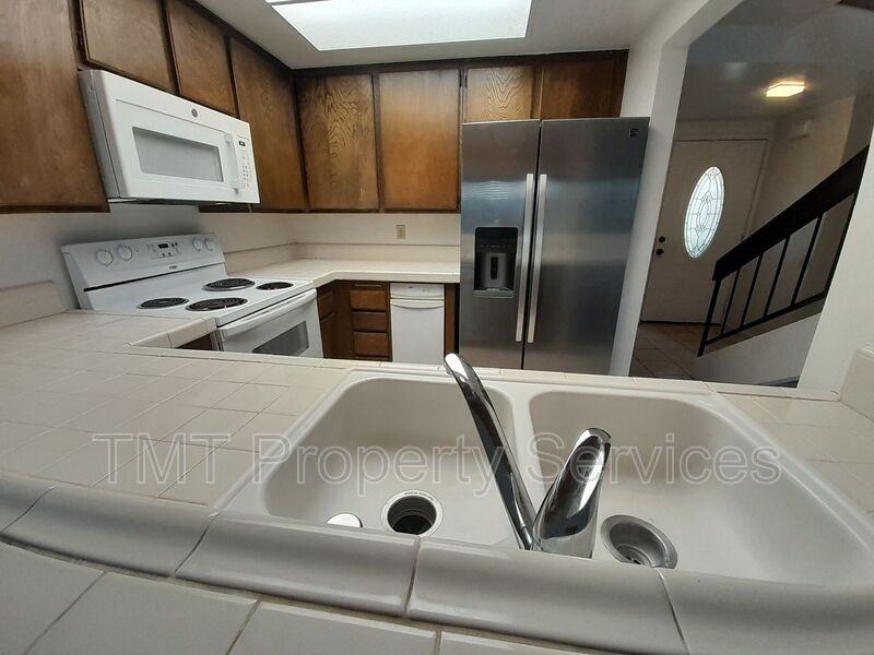 413 E Rice Ranch Rd - Photo 2 of 13