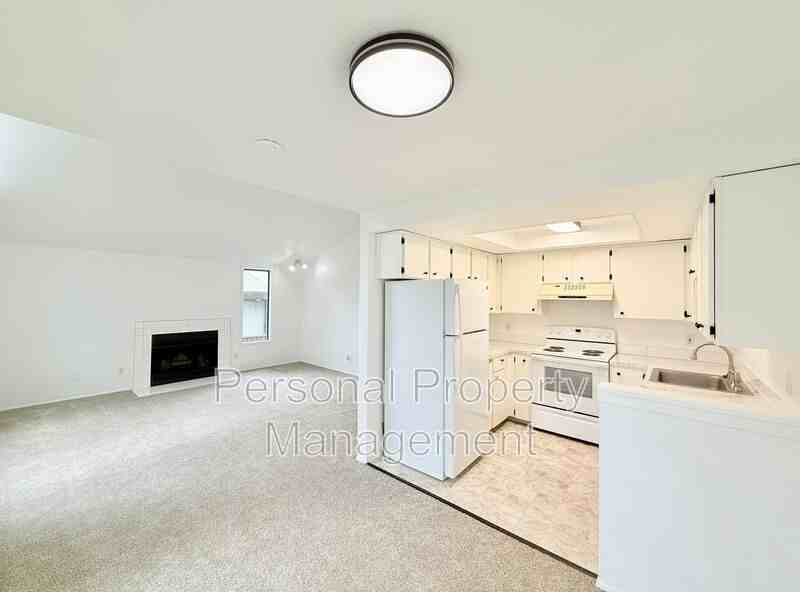 1410 Ne 72nd St #3 - Photo 3 of 19