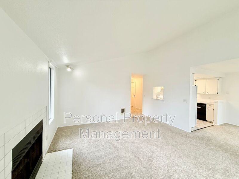 1410 Ne 72nd St #3 - Photo 4 of 19