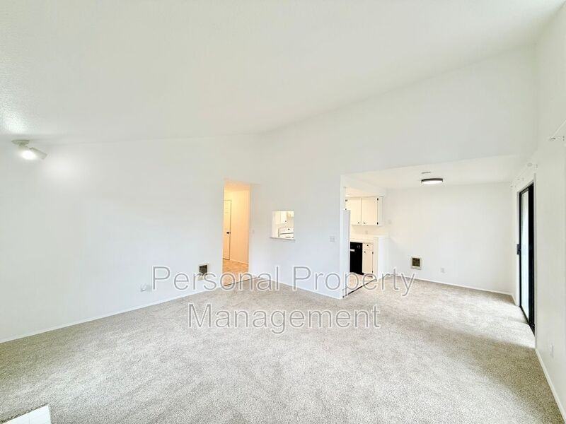 1410 Ne 72nd St #3 - Photo 5 of 19