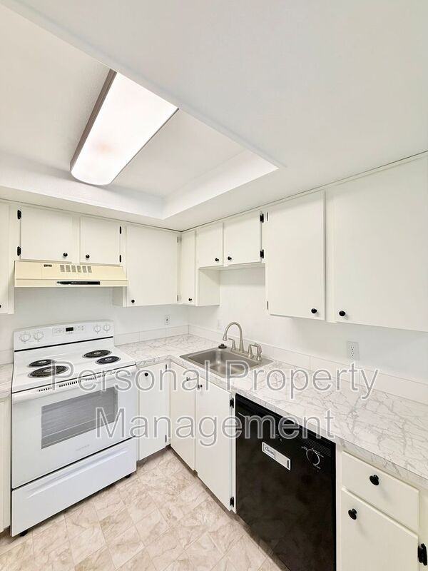 1410 Ne 72nd St #3 - Photo 7 of 19