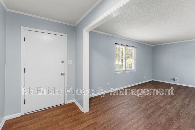 293 Twin Pines Dr - Photo 4 of 26
