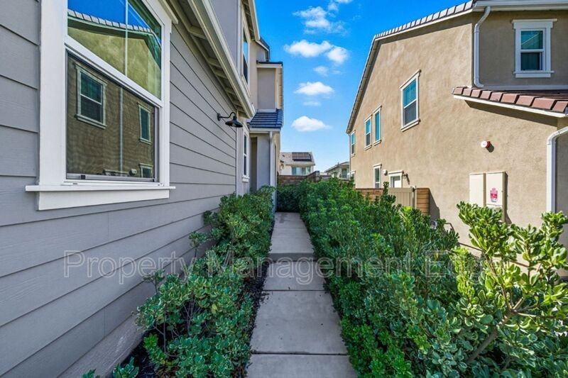 32017 Radiant Dr - Photo 4 of 32
