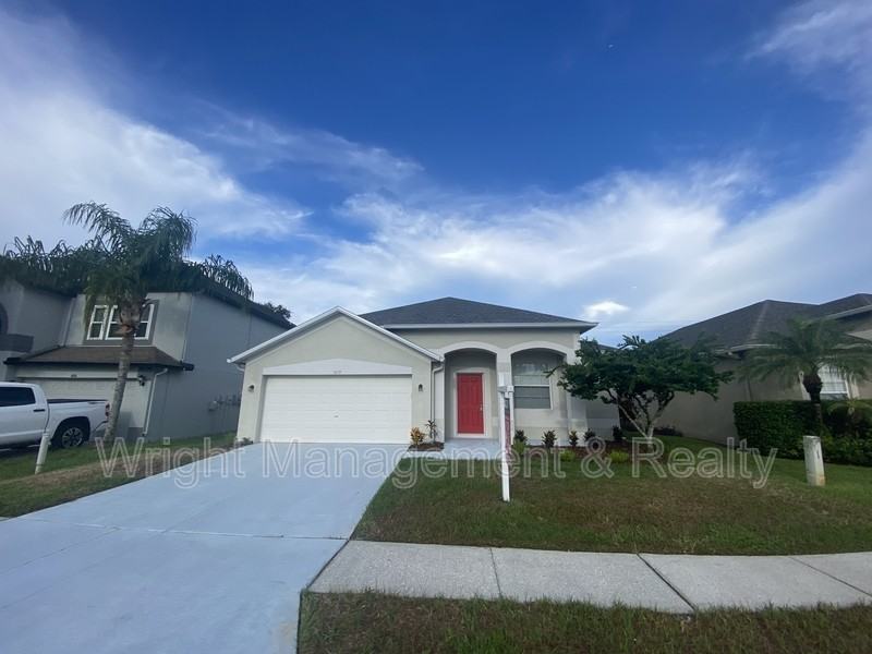 1439 Loretto Cir - Photo 2 of 12