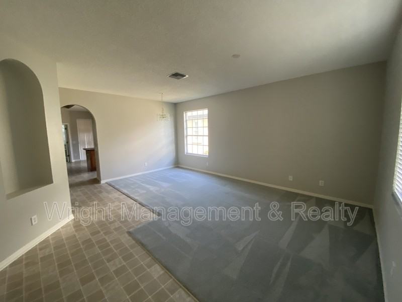 1439 Loretto Cir - Photo 3 of 12