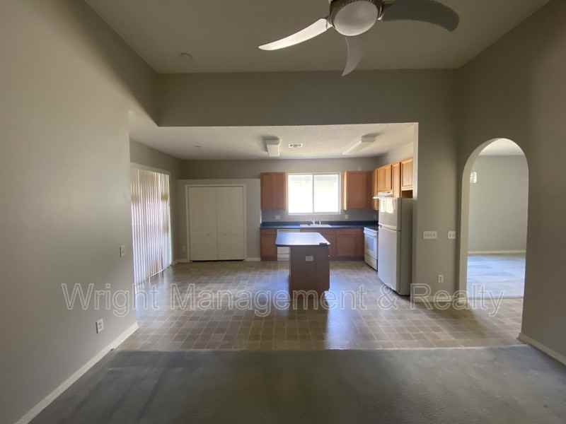 1439 Loretto Cir - Photo 4 of 12