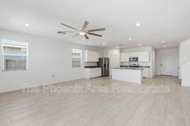 2761 W Seaver Ave - Photo 3 of 40