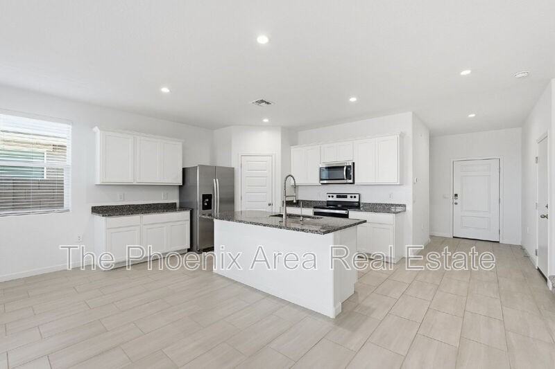 2761 W Seaver Ave - Photo 6 of 40