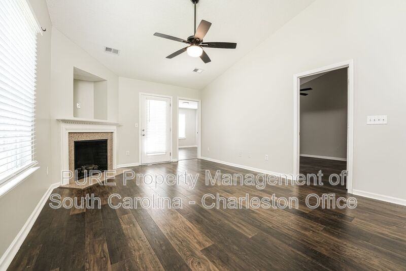 7840 Park Gate Dr - Photo 3 of 21
