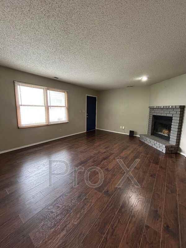 517 E Washington St #A - Photo 2 of 10