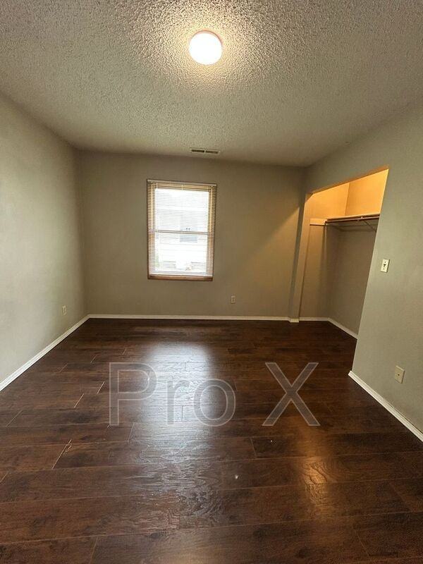 517 E Washington St #A - Photo 4 of 10