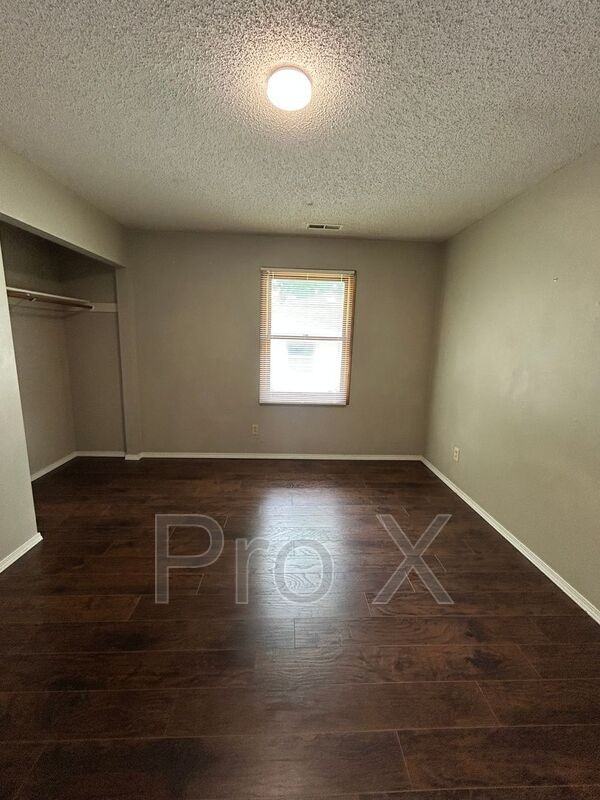 517 E Washington St #A - Photo 6 of 10
