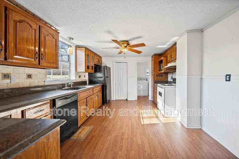 1340 Donelson Pkwy - Photo 7 of 16