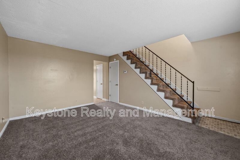 1070 Pembroke Oak Grove Rd #27 - Photo 3 of 13