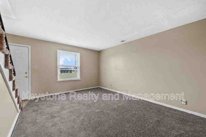 1070 Pembroke Oak Grove Rd #27 - Photo 4 of 13