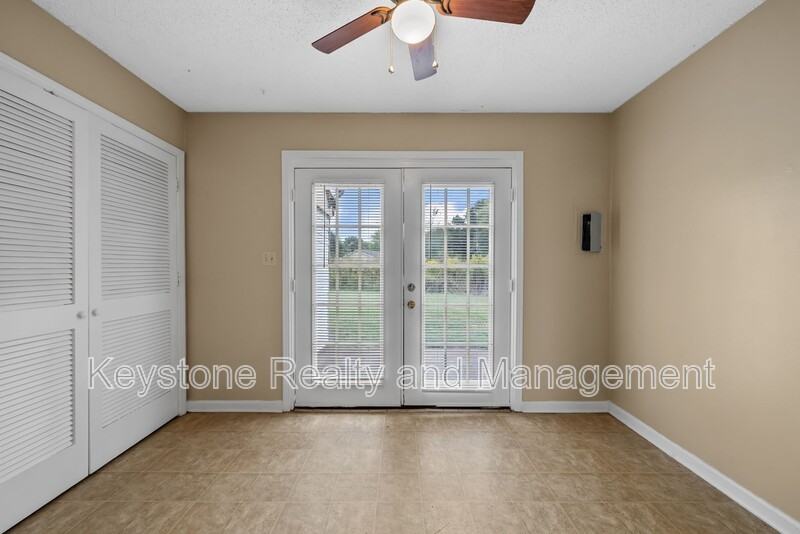 1070 Pembroke Oak Grove Rd #27 - Photo 5 of 13
