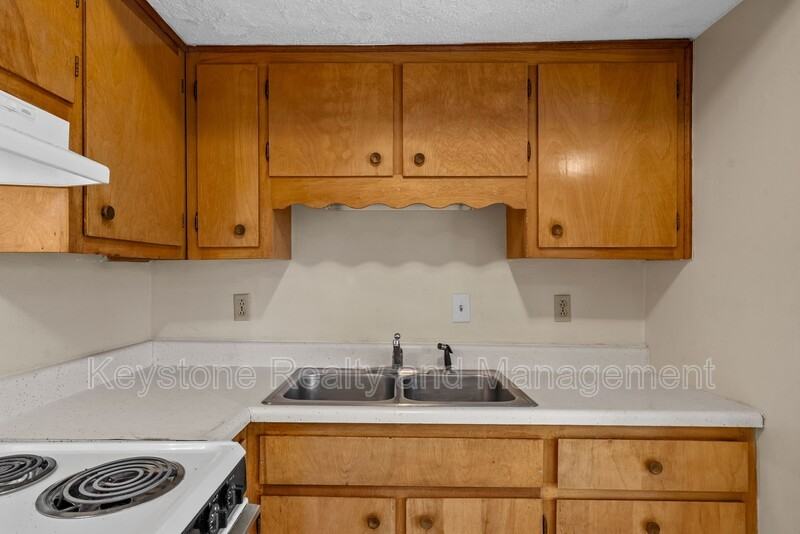 1070 Pembroke Oak Grove Rd #27 - Photo 7 of 13
