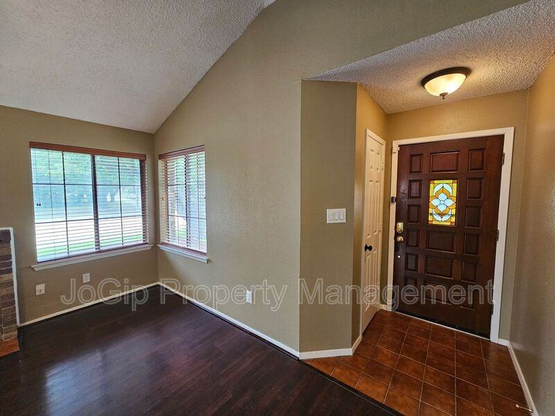 602 Prairie Dell St - Photo 4 of 26