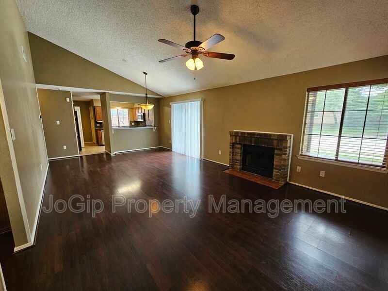 602 Prairie Dell St - Photo 5 of 26