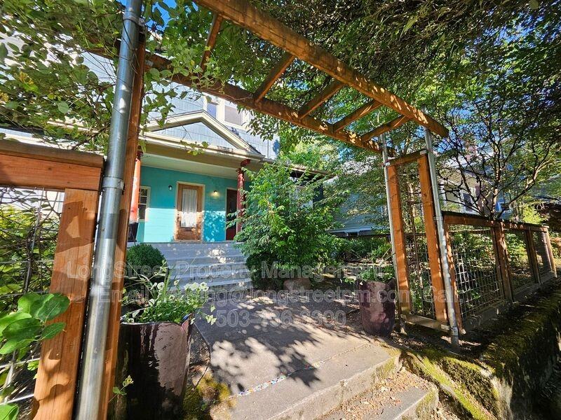 1402 Se 30th Ave - Photo 2 of 30