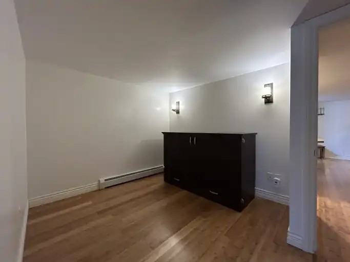 1088 Foster St - Photo 4 of 13