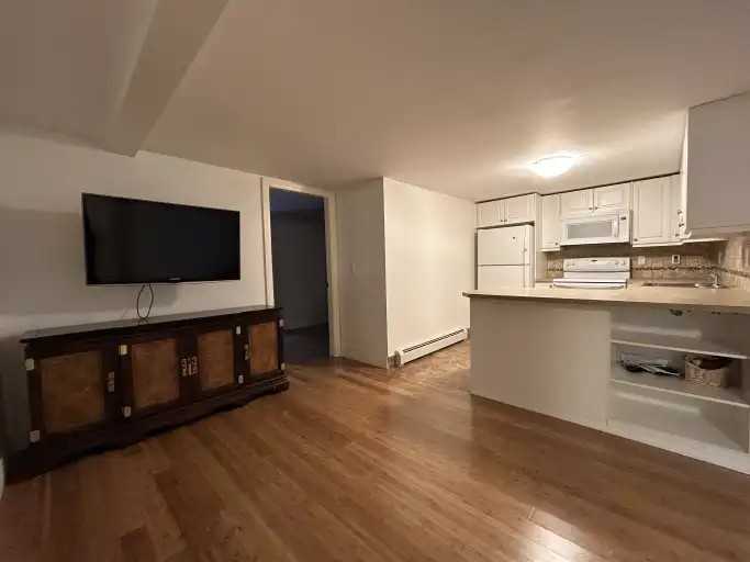1088 Foster St - Photo 3 of 13