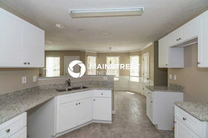 504 Brunswick Cir - Photo 7 of 17