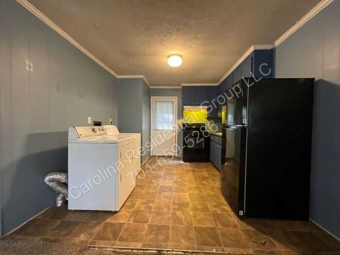1380 Fairley Ave #B - Photo 4 of 14