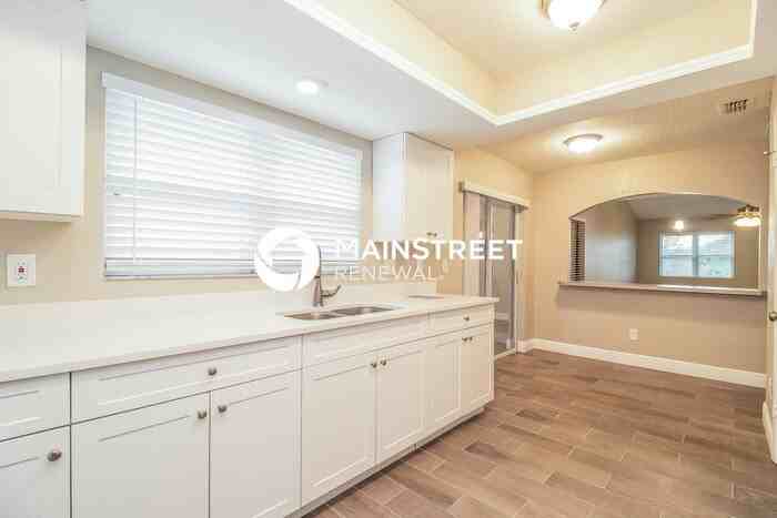 302 Blue Jacket Ln - Photo 4 of 16