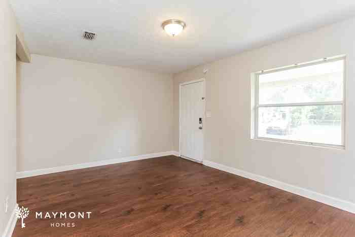5063 Columbus Ave - Photo 4 of 14