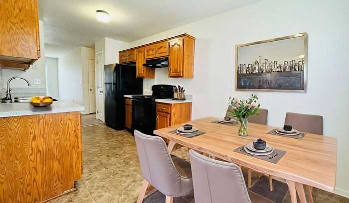5825 Ne 42nd St - Photo 2 of 24