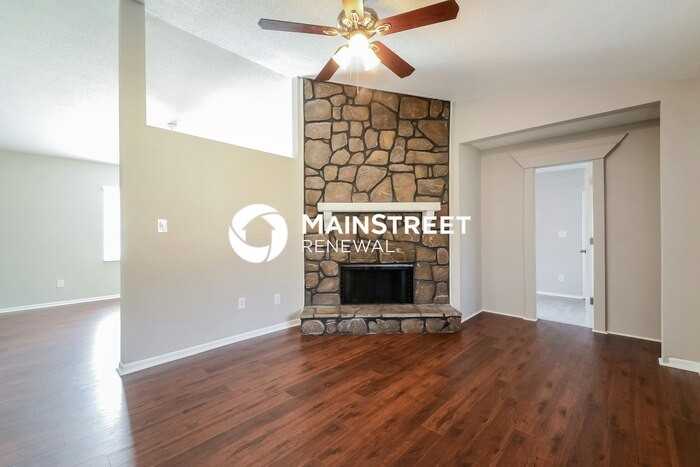 5985 Creekwood Rd - Photo 4 of 16