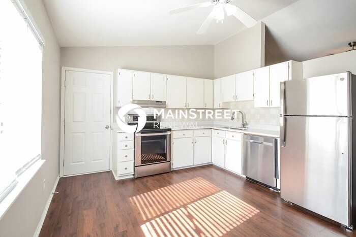 5985 Creekwood Rd - Photo 5 of 16