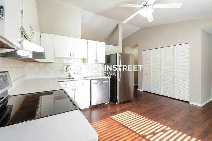 5985 Creekwood Rd - Photo 6 of 16